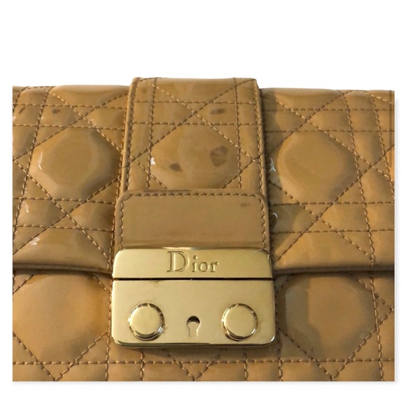 Christian Dior Cream Patent Leather Lock Bag - Picture 5 of 11